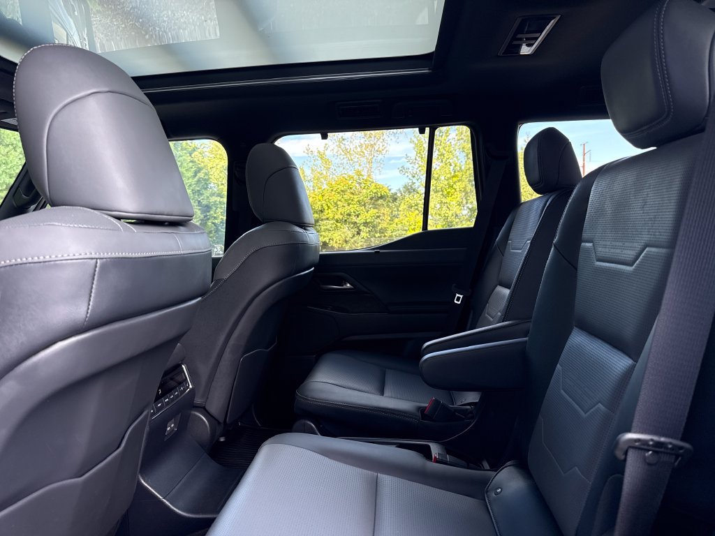 Used 2026 Lexus GX 550 w/ Accessory Package (31) AWD/4WD image 12