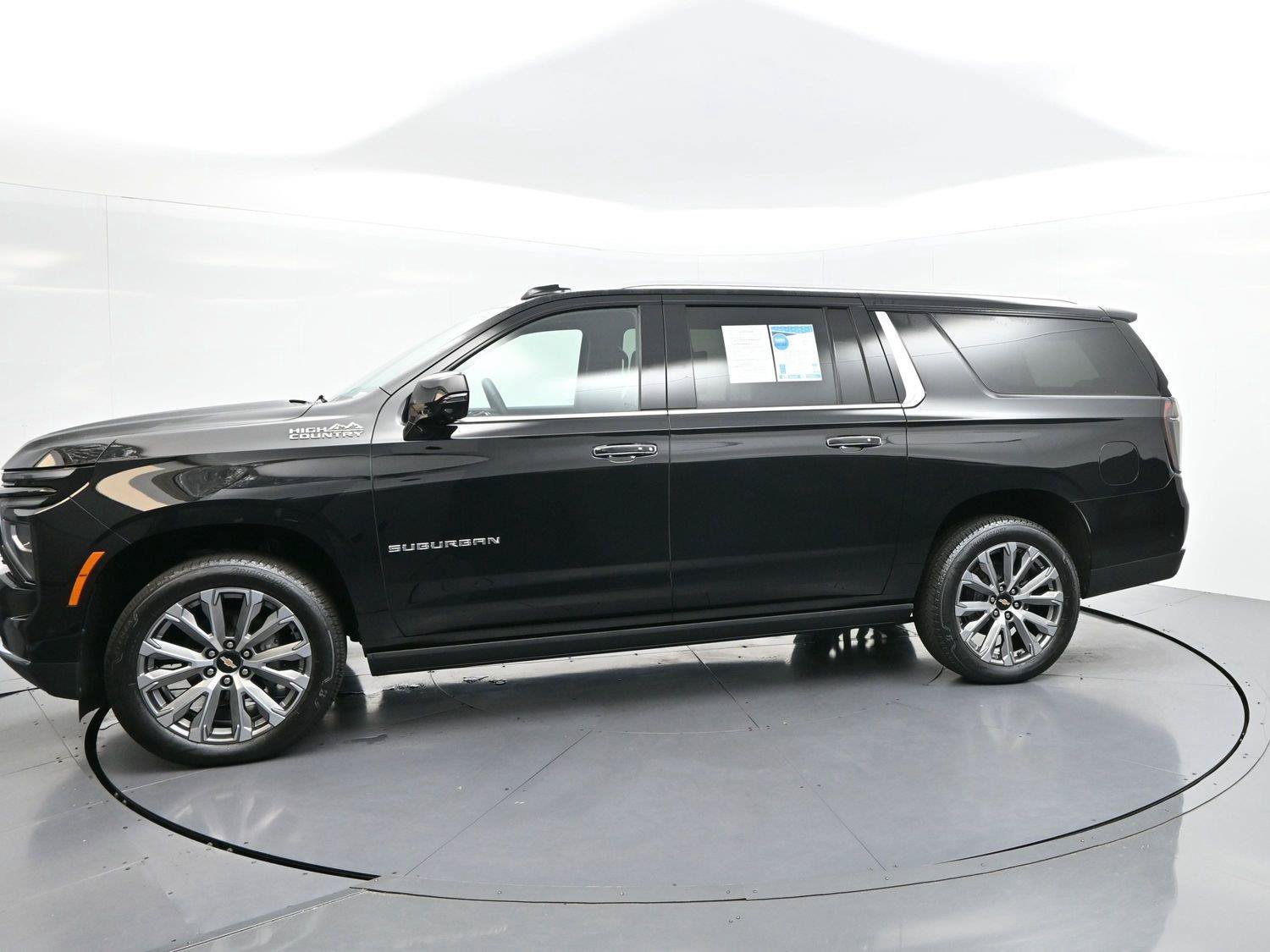 Used 2025 Chevrolet Suburban High Country AWD/4WD image 4