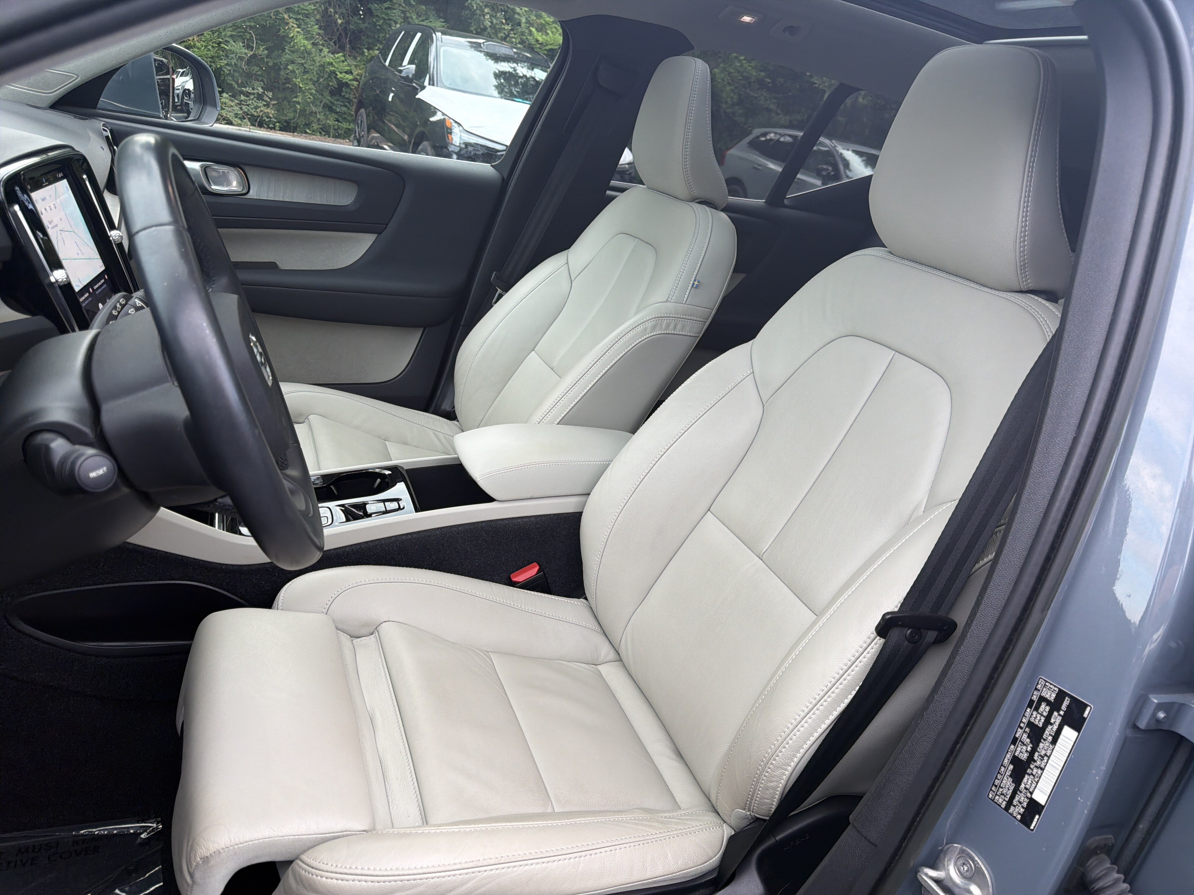 Certified 2023 Volvo XC40 B5 Plus w/ Protection Package Premier AWD/4WD image 16