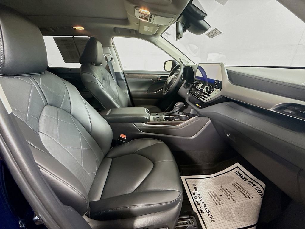 Certified 2026 Toyota Highlander Platinum AWD/4WD image 29