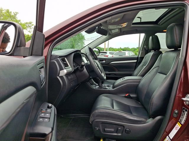 Used 2019 Toyota Highlander XLE AWD/4WD image 16