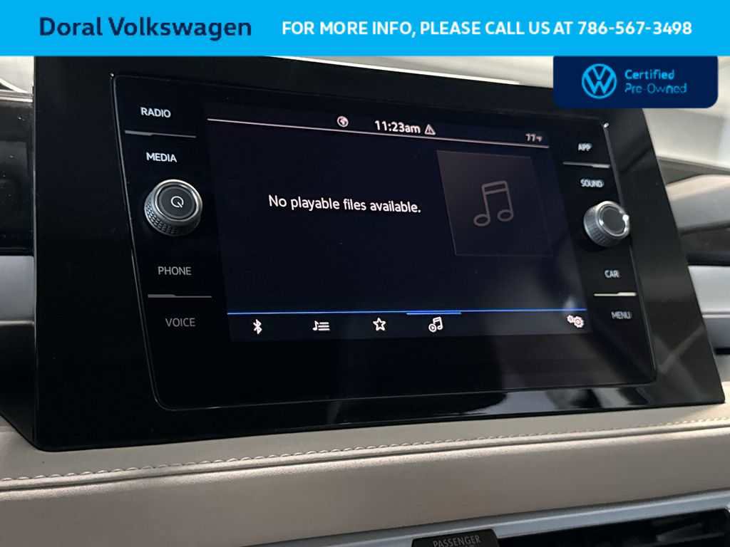 Used 2025 Volkswagen Taos SE FWD image 18
