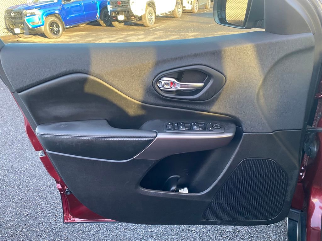 Used 2019 Jeep Cherokee Latitude Plus w/ Cold Weather Group image 32