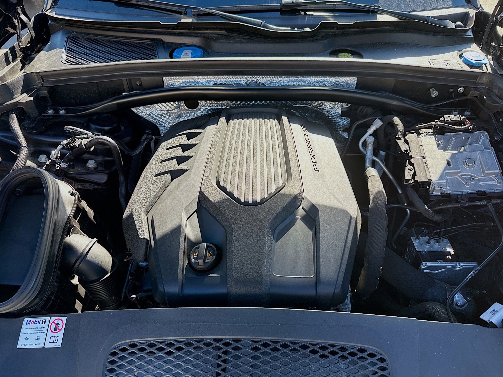 Used 2024 Porsche Macan image 34