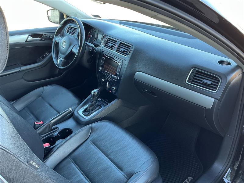 Used 2014 Volkswagen Jetta SE FWD image 34