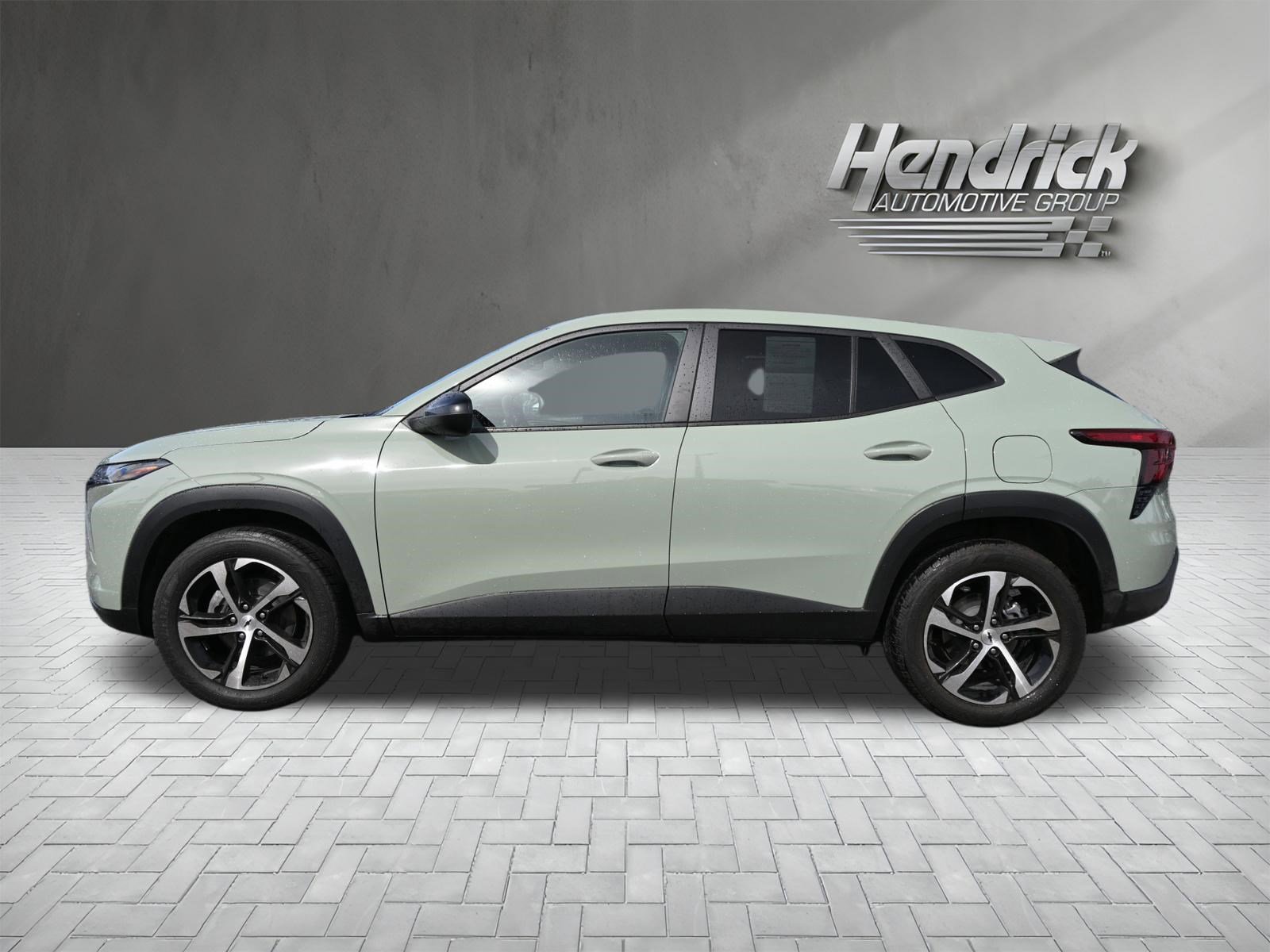 Used 2024 Chevrolet Trax RS w/ Sunroof Package image 9