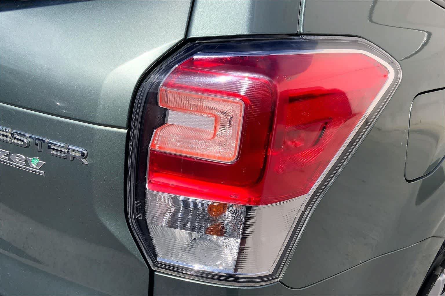 Used 2017 Subaru Forester 2.5i AWD/4WD image 32