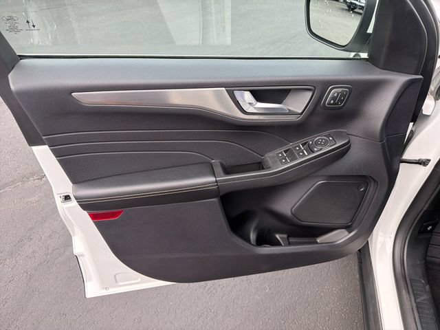 Used 2022 Ford Escape Titanium FWD image 10