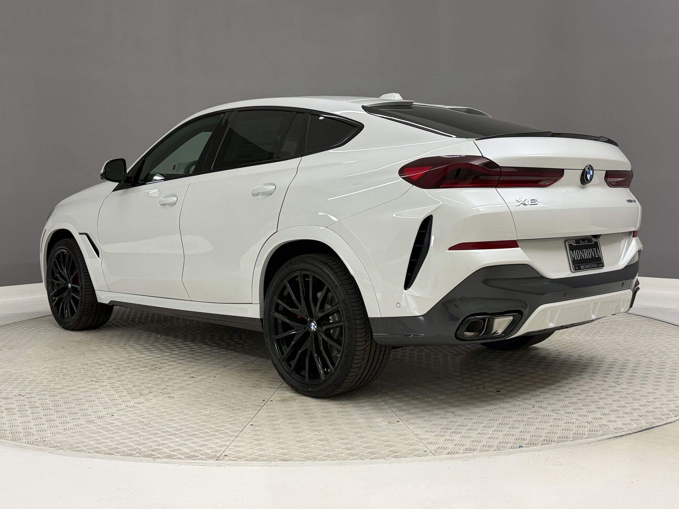 New 2027 BMW X6 xDrive40i w/ Premium Package AWD/4WD image 3