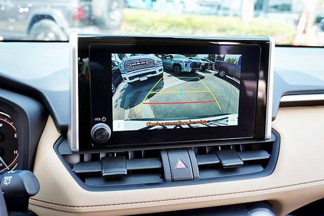 Used 2025 Toyota RAV4 XLE w/ Convenience Package FWD image 27