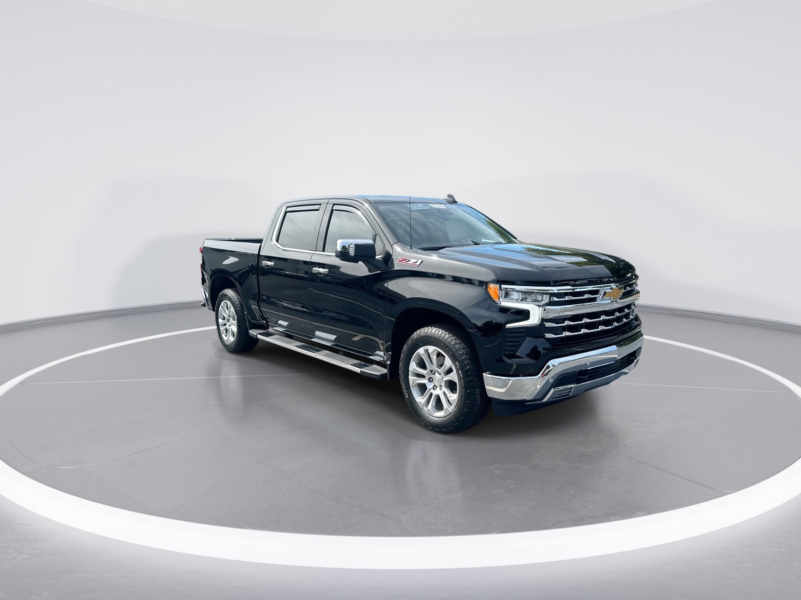 Used 2023 Chevrolet Silverado 1500 LTZ AWD/4WD image 2