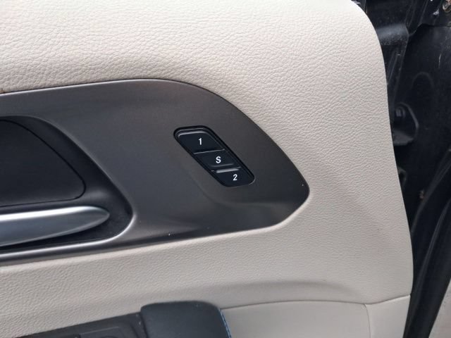 Used 2021 Chrysler Pacifica Touring-L w/ Premium & Safety Sphere Group FWD image 11