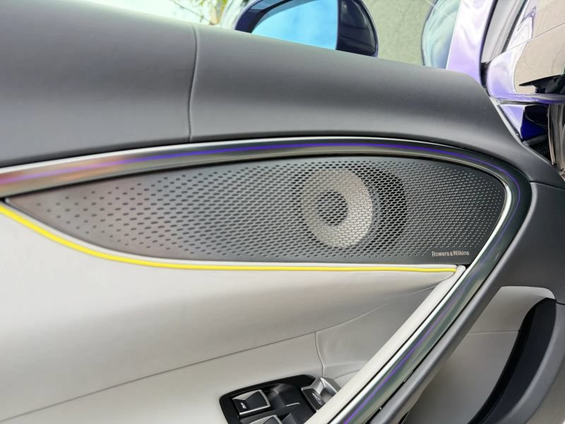 Used 2023 McLaren Artura RWD image 12