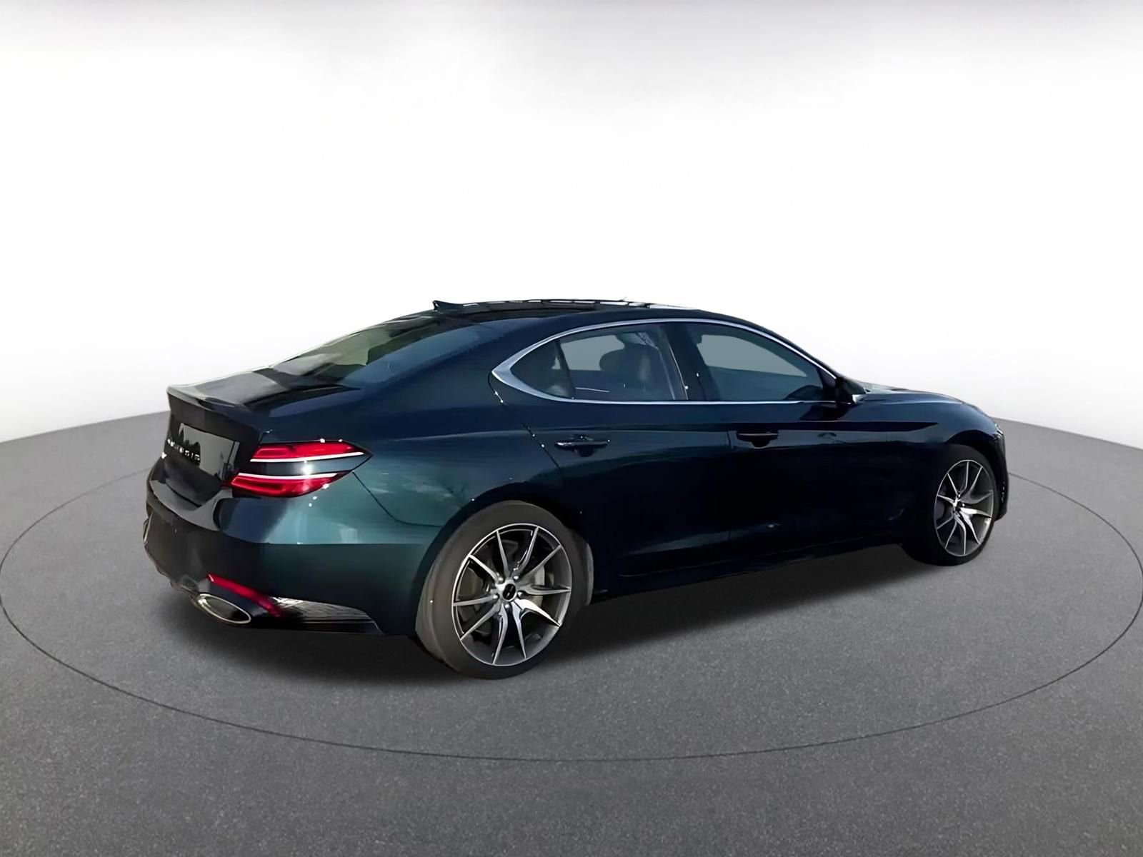 Used 2025 Genesis G70 2.5T image 12