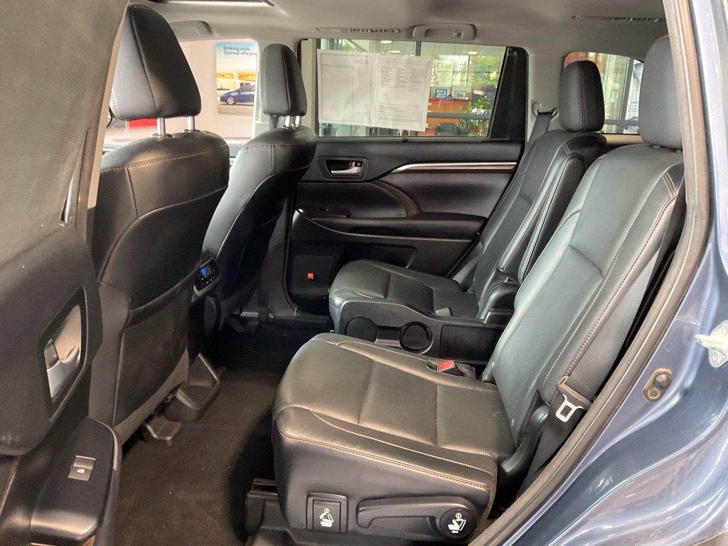 Used 2016 Toyota Highlander Limited w/ Driver Technology Package AWD/4WD image 23