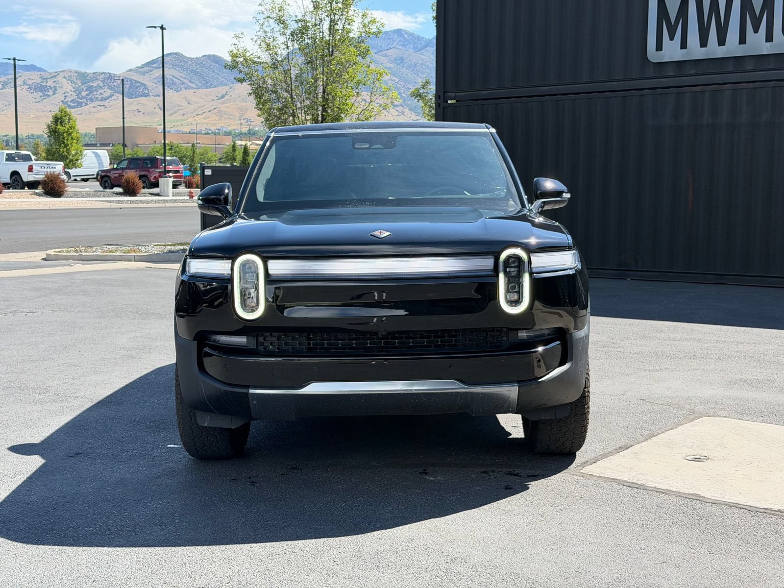 Used 2025 Rivian R1S Adventure AWD/4WD image 2