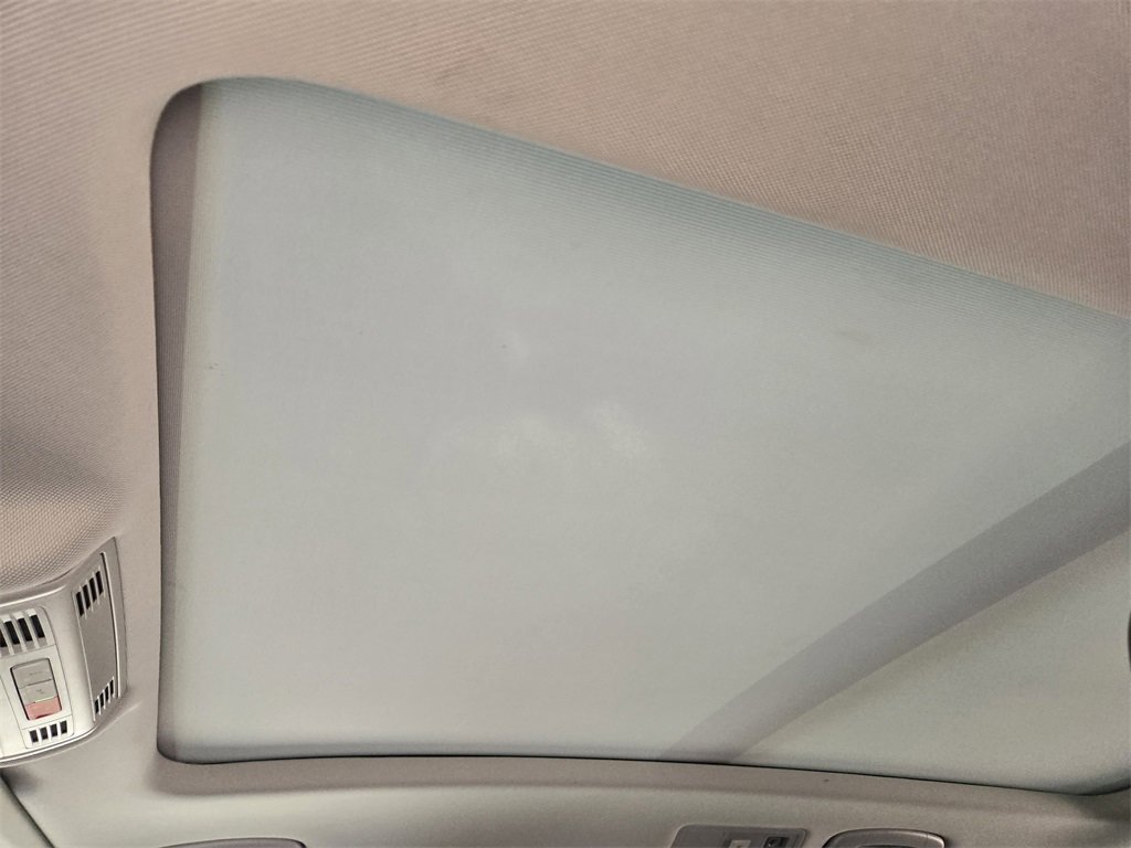 Used 2023 Volkswagen Tiguan SE w/ Panoramic Sunroof Package image 27