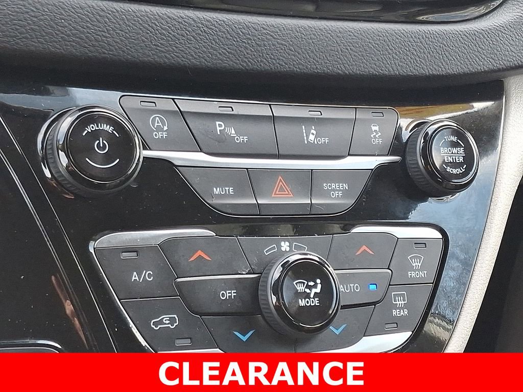 Used 2024 Chrysler Pacifica Touring-L image 16