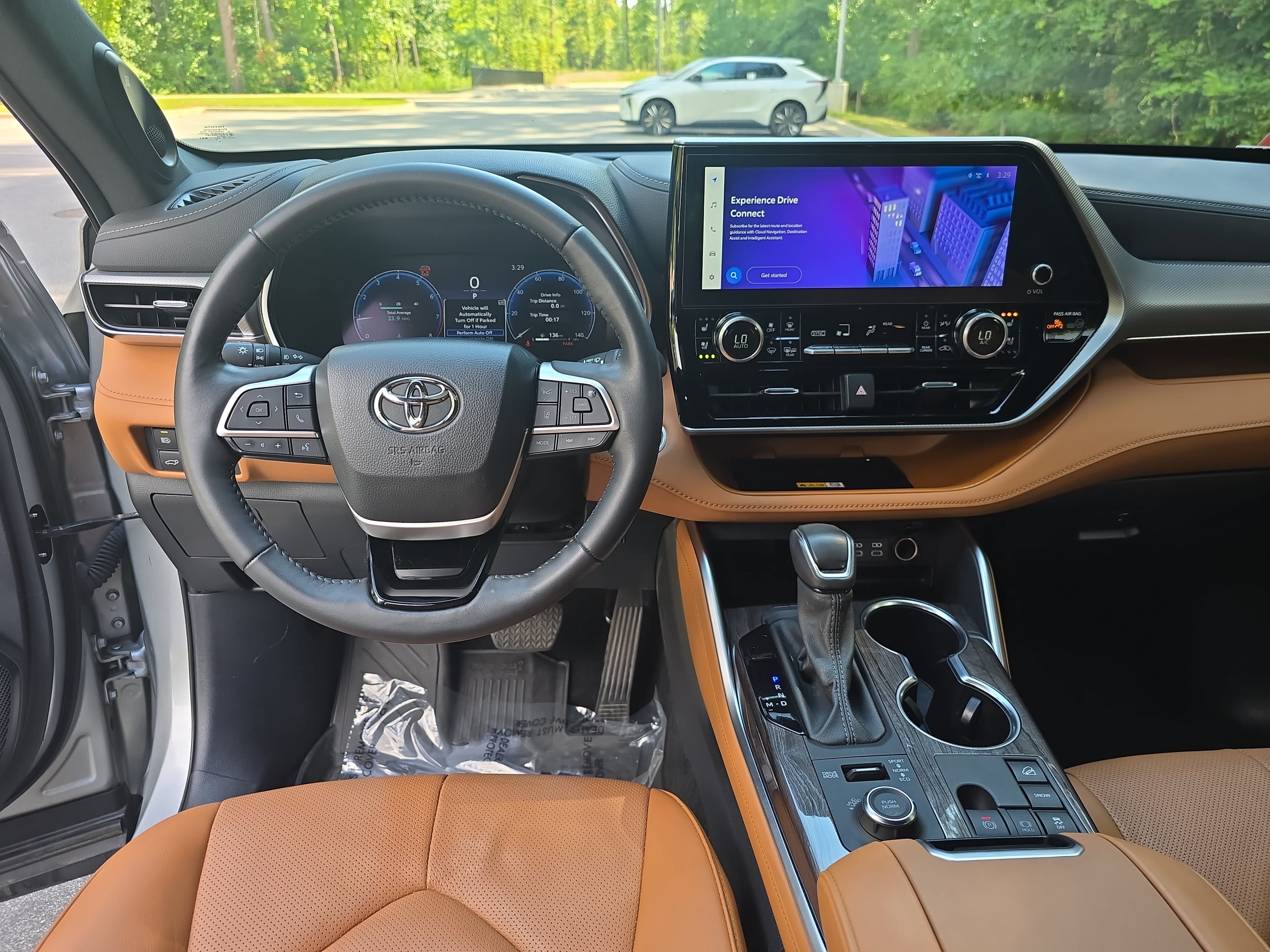 Used 2024 Toyota Highlander Platinum AWD/4WD image 17