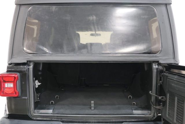 Used 2018 Jeep Wrangler Unlimited Sahara w/ Cold Weather Group image 34