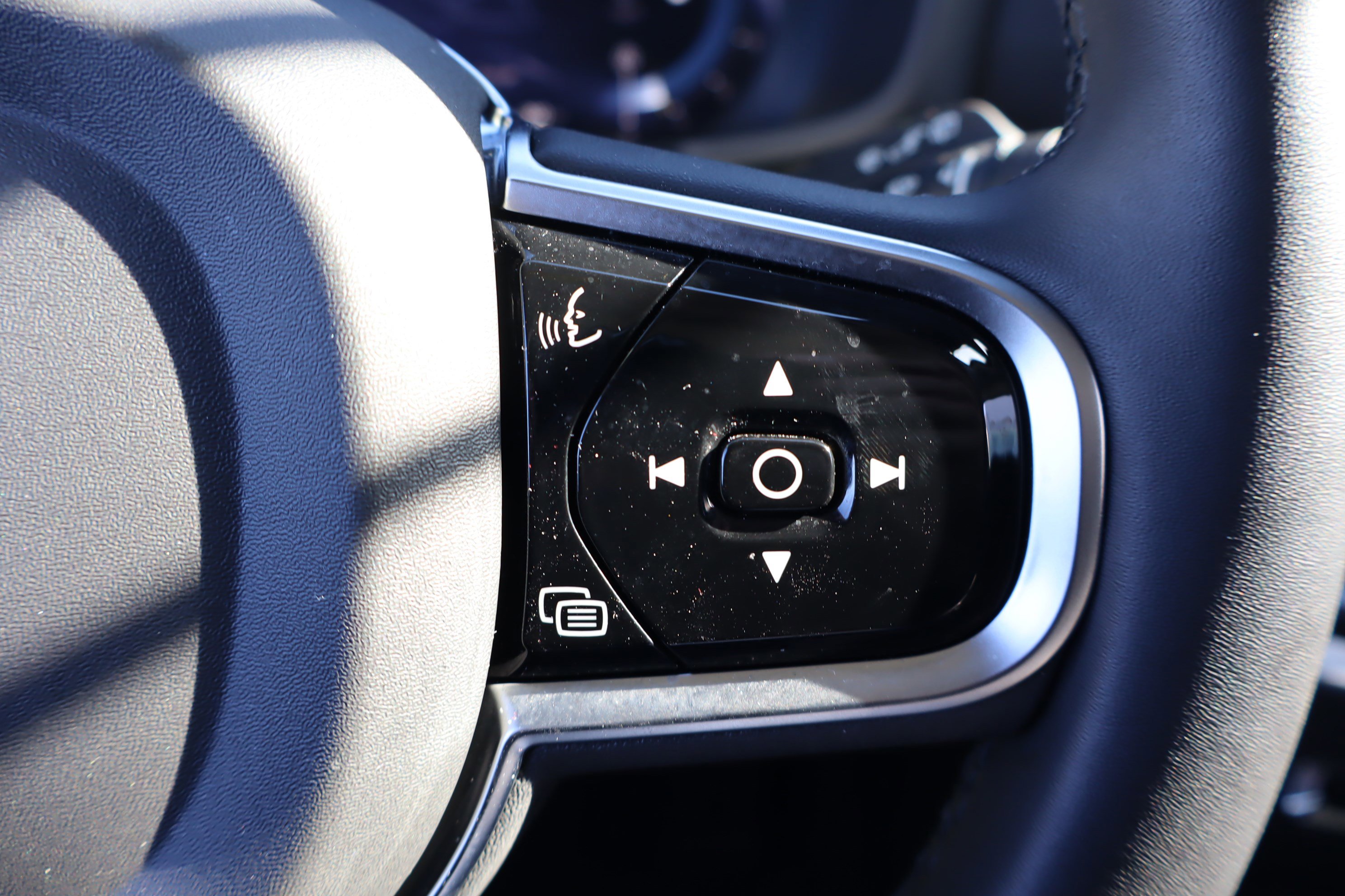 Used 2025 Volvo V60 B5 Cross Country Plus image 21