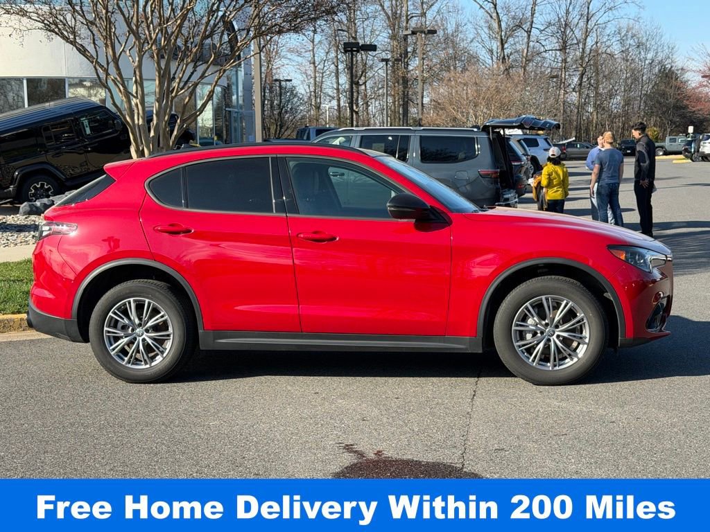 Used 2024 Alfa Romeo Stelvio Sprint image 3