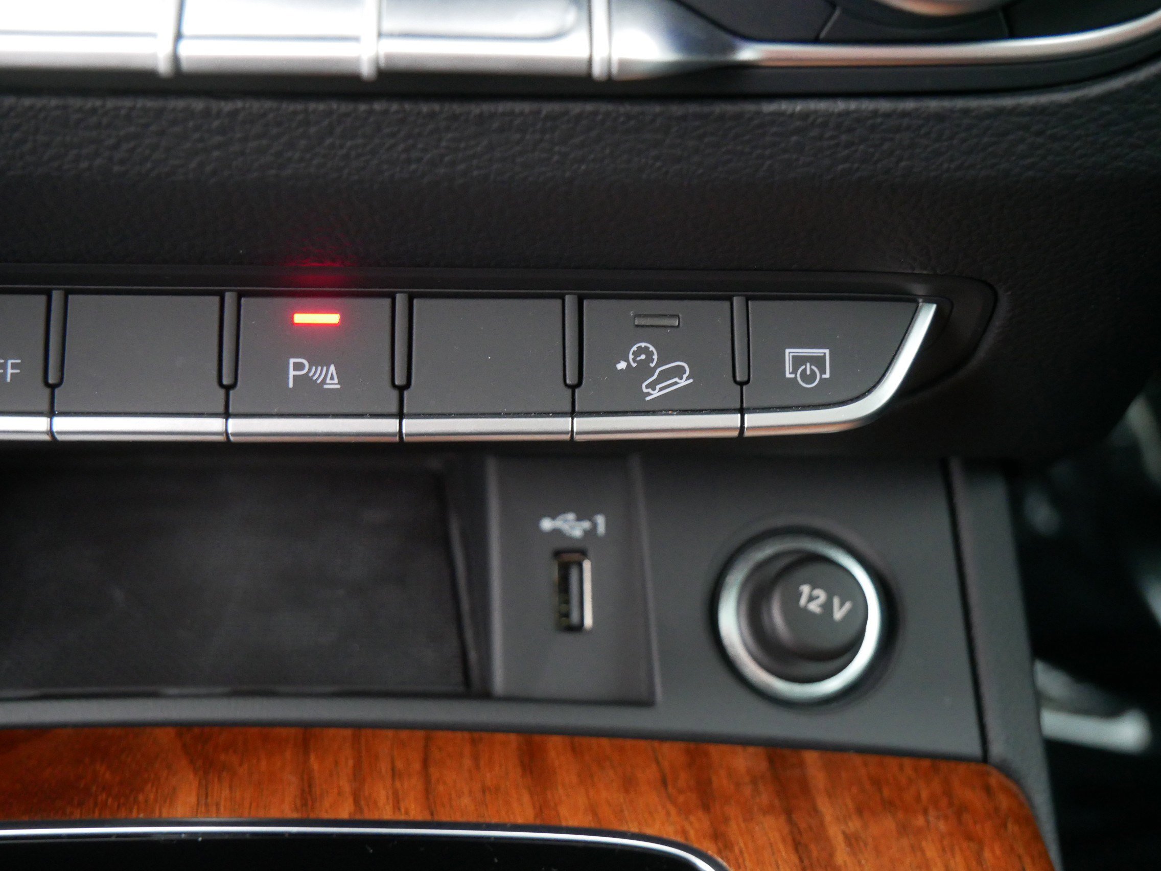 Used 2023 Audi Q5 e Premium w/ Convenience Package AWD/4WD image 32