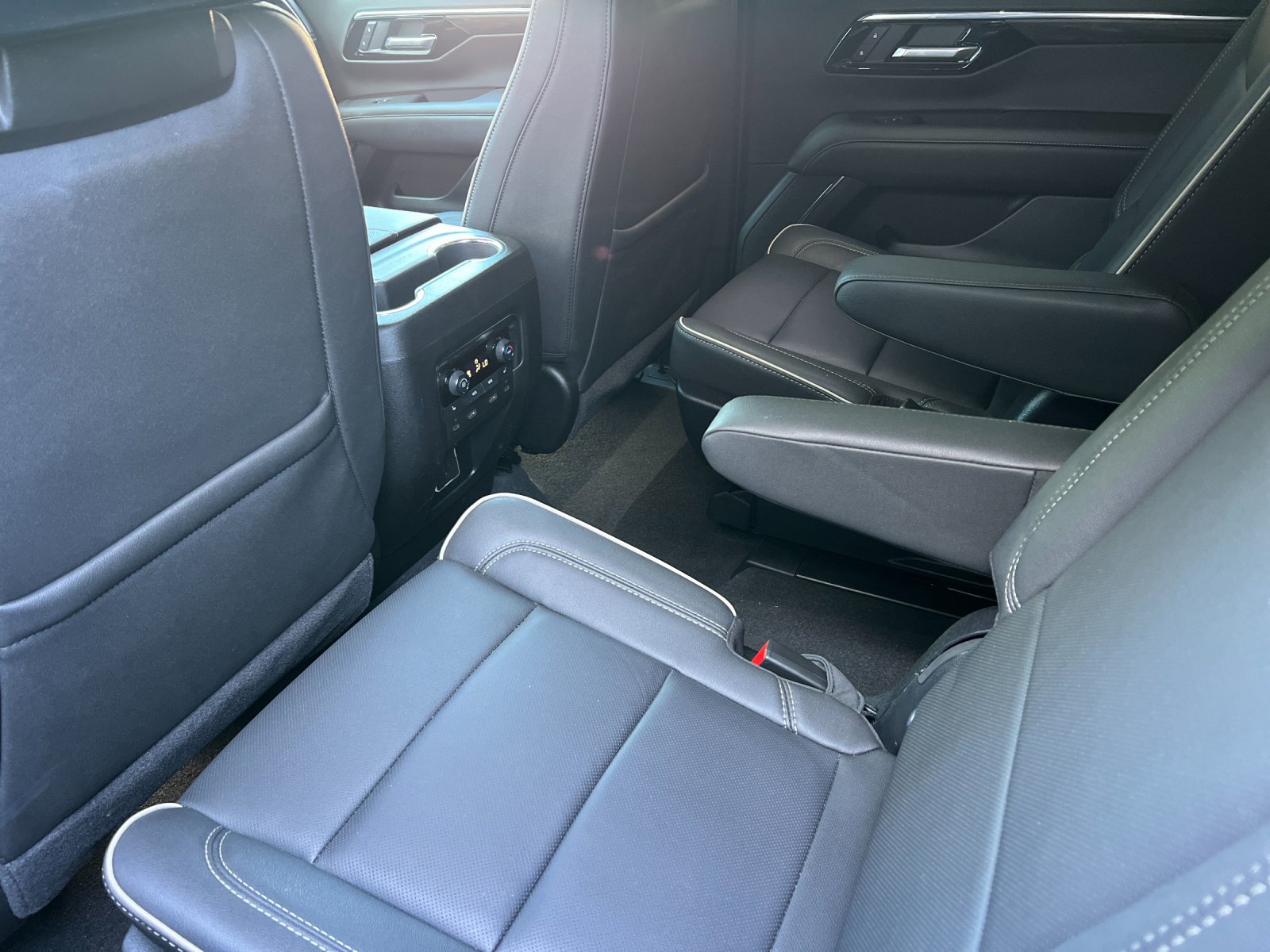 Used 2025 Chevrolet Tahoe Premier AWD/4WD image 12