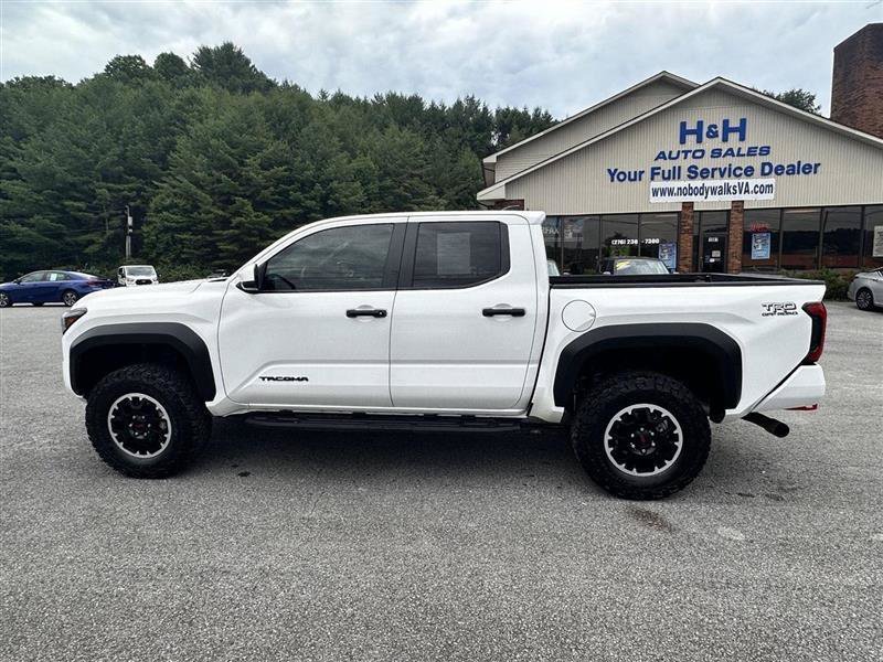 Used 2024 Toyota Tacoma TRD Off-Road AWD/4WD image 5