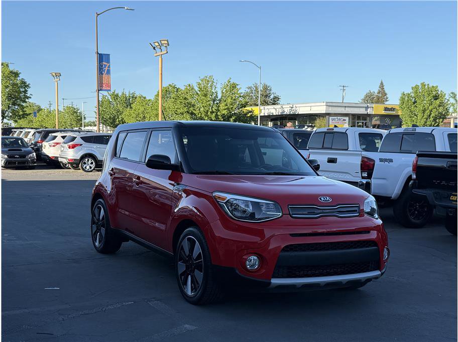 Used 2019 Kia Soul + image 3