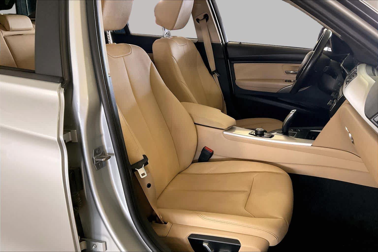 Used 2018 BMW 320i Sedan w/ Convenience Package RWD image 8