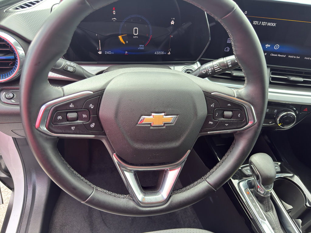 Used 2024 Chevrolet Trax LT w/ Driver Confidence Package FWD image 16