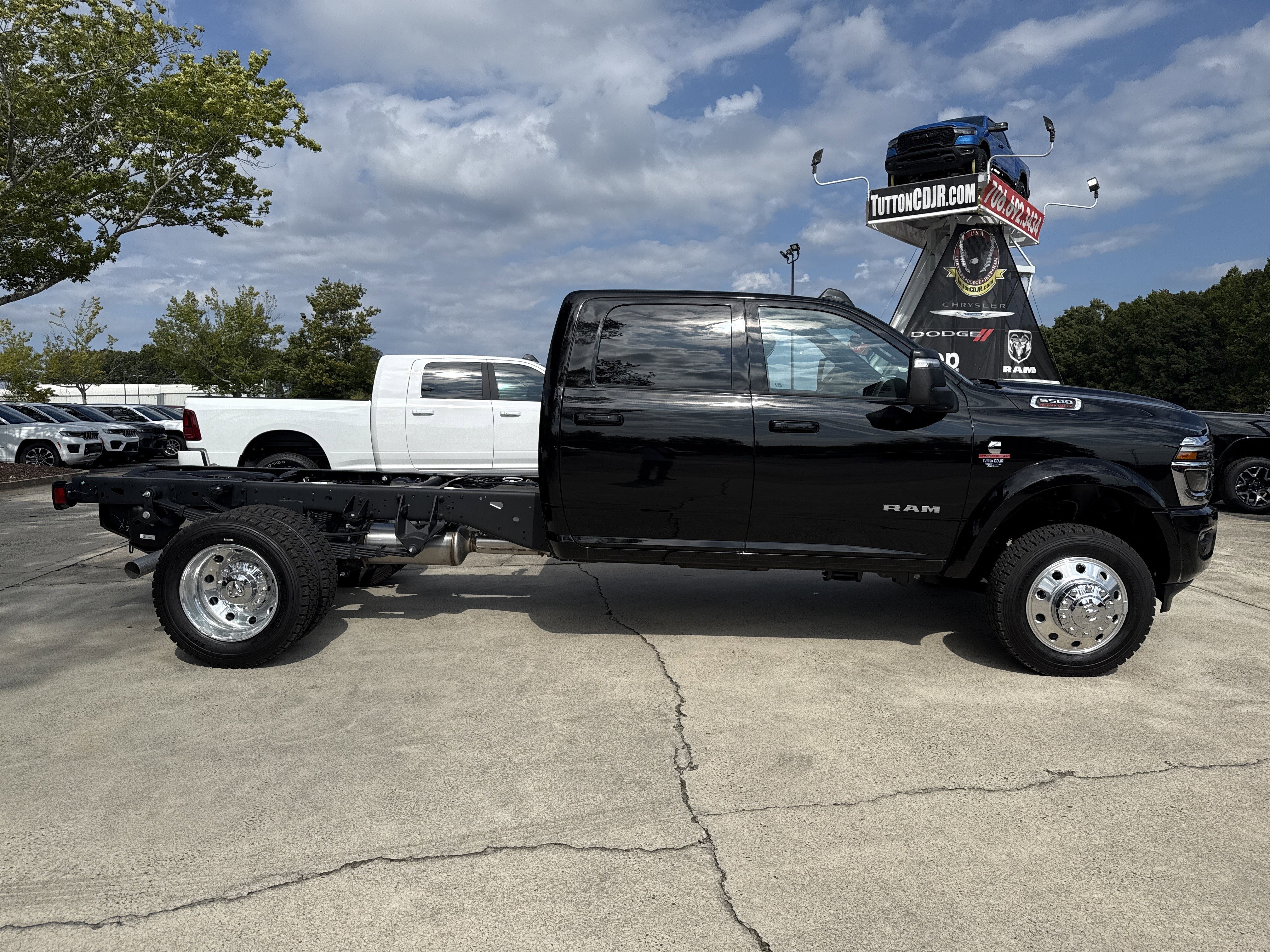 New 2026 RAM 5500 4x4 Crew Cab image 8