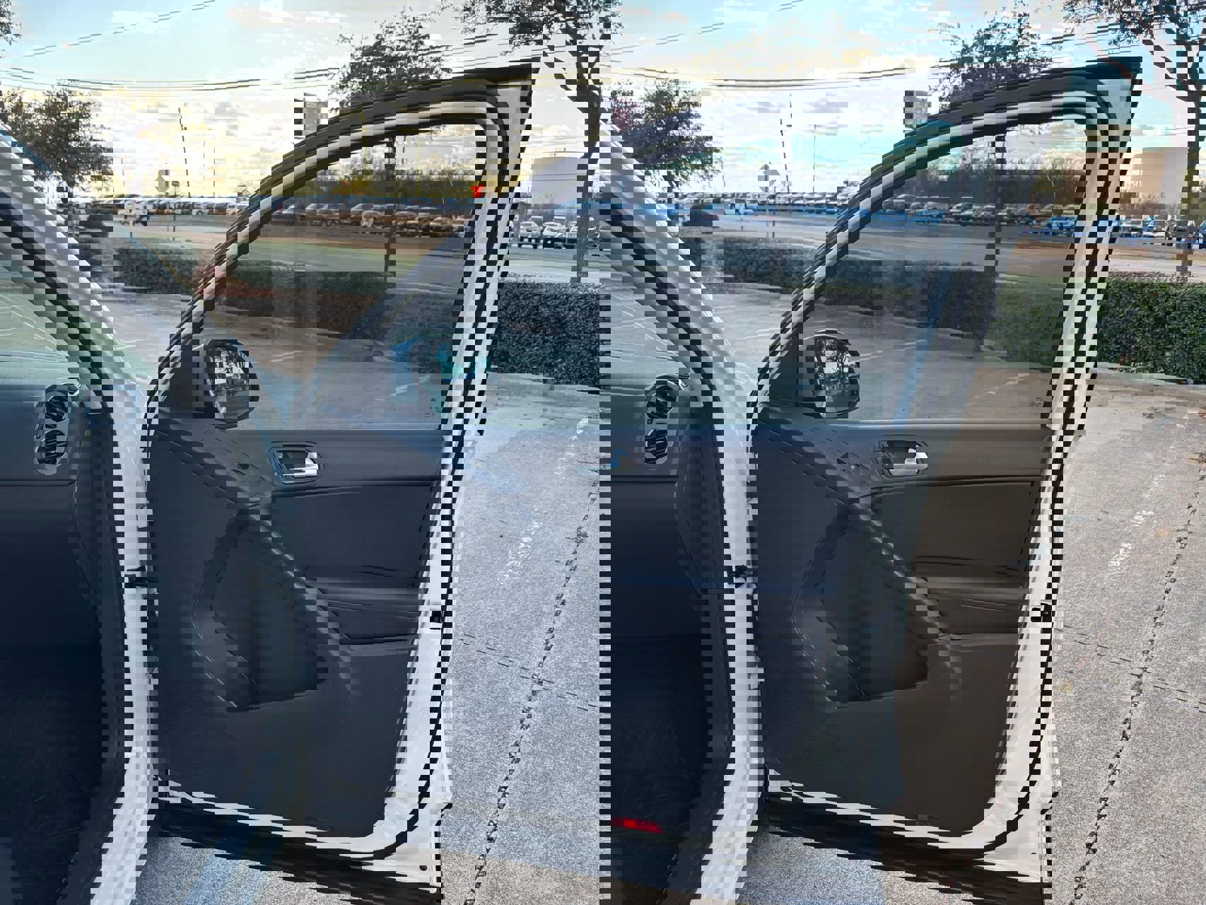 Used 2017 Volkswagen Tiguan S image 16