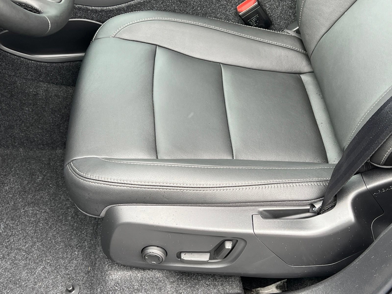 New 2026 Volvo XC40 B5 Plus w/ Protection Package Premier AWD/4WD image 37
