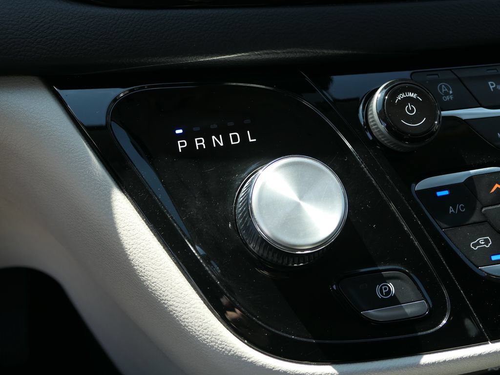 Used 2023 Chrysler Pacifica Touring-L FWD image 20