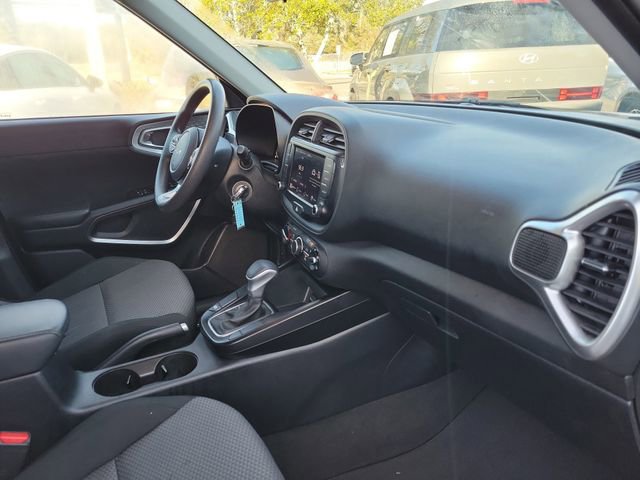 Used 2023 Kia Soul LX image 31