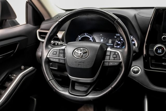Used 2023 Toyota Highlander LE AWD/4WD image 20