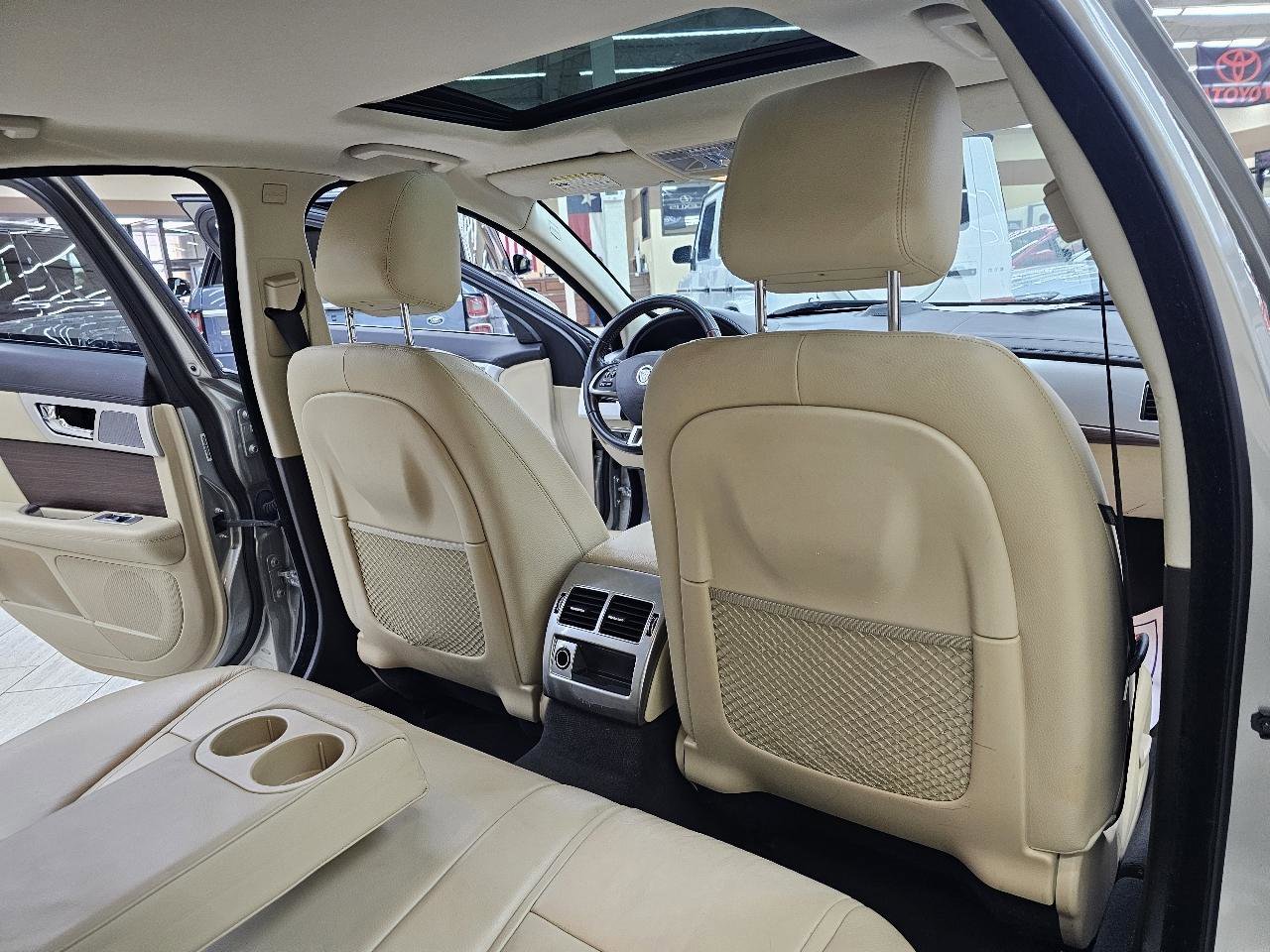 Used 2013 Jaguar XF image 23