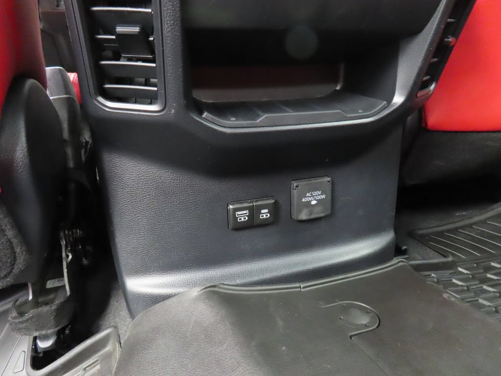 Used 2025 Toyota Tundra Limited AWD/4WD image 14