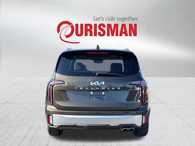 Used 2023 Kia Telluride EX w/ EX Captain's Chair Package image 3
