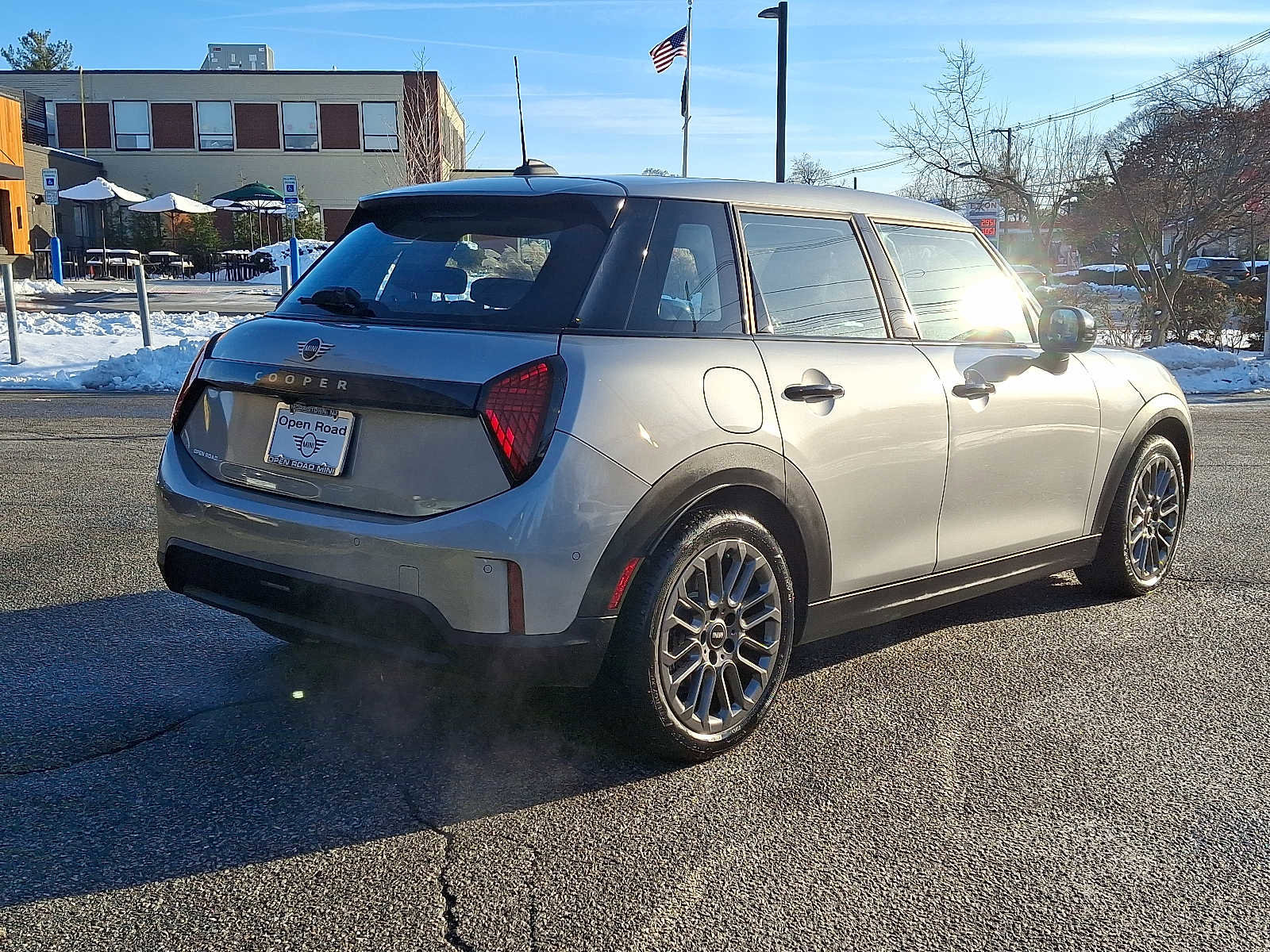 Used 2025 MINI Cooper 4-Door Hardtop image 6