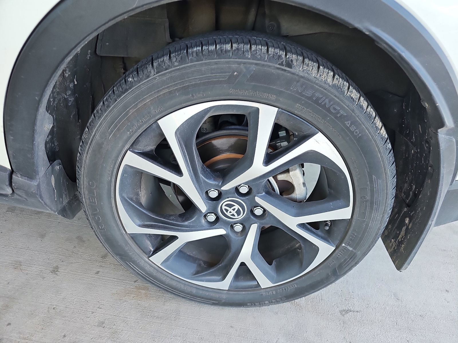 Used 2021 Toyota C-HR XLE FWD image 11