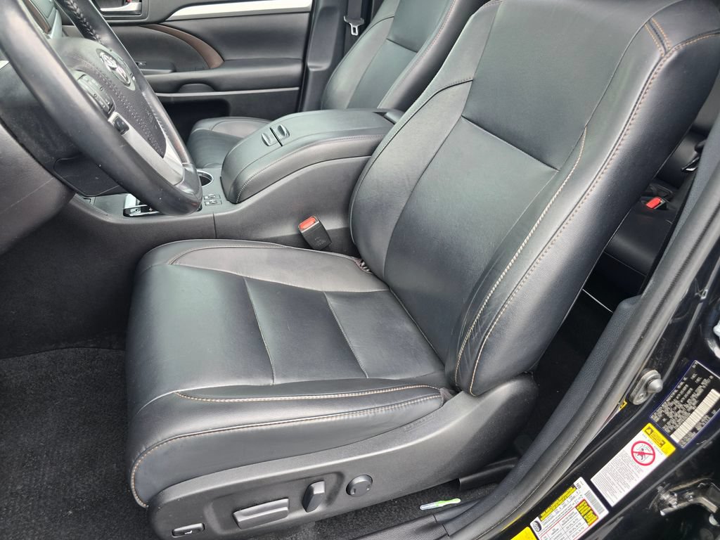Used 2019 Toyota Highlander XLE FWD image 23