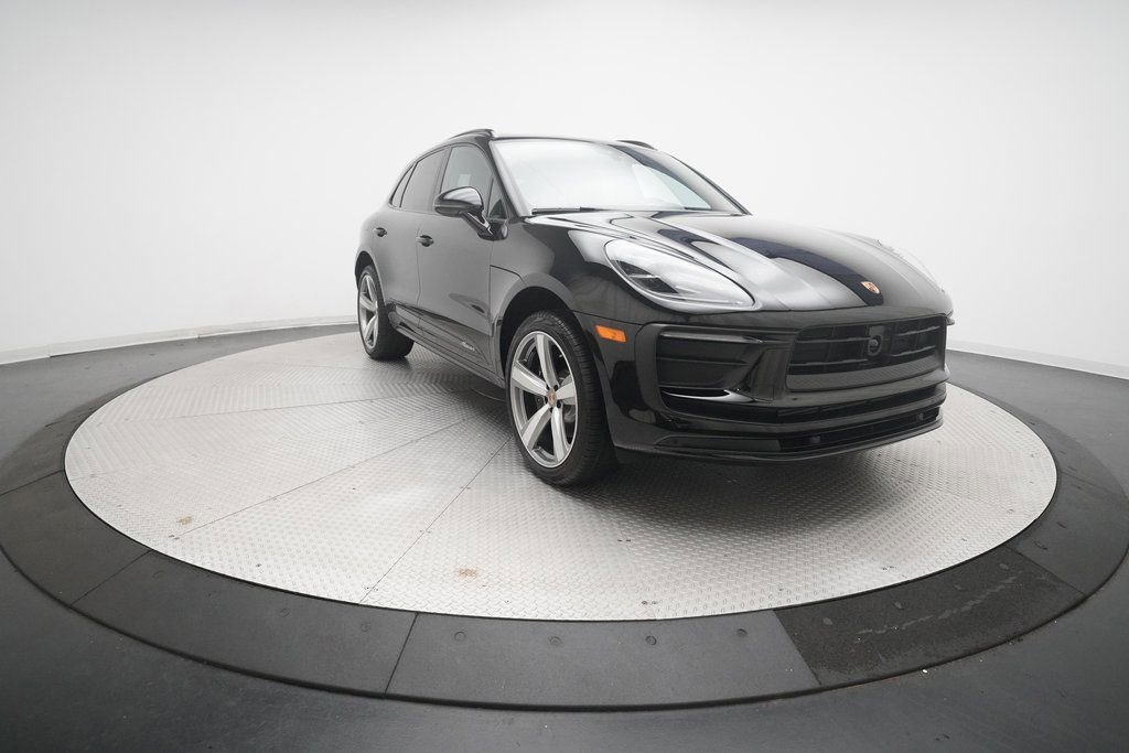 Certified 2026 Porsche Macan image 10