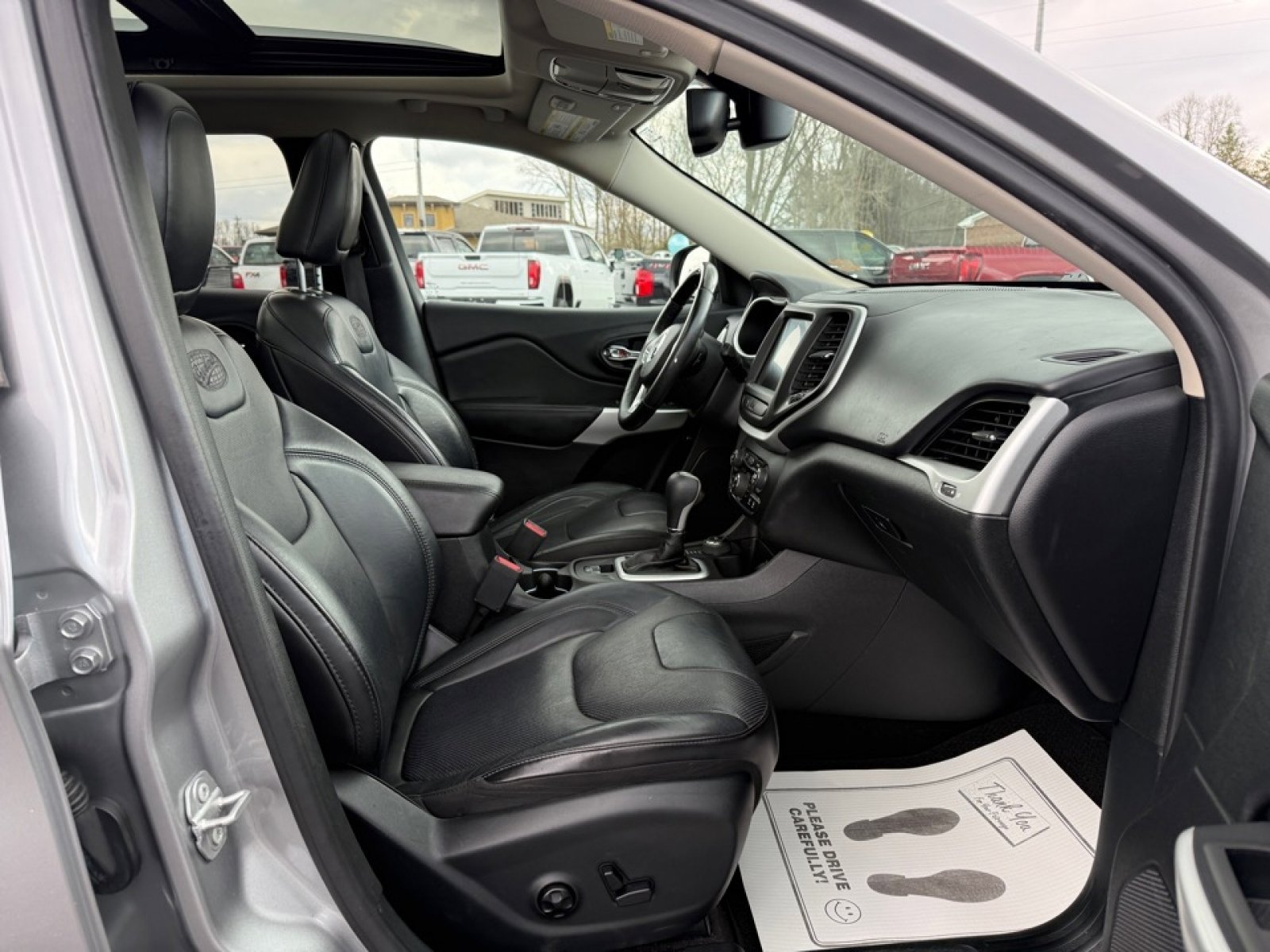 Used 2017 Jeep Cherokee Overland AWD/4WD image 25