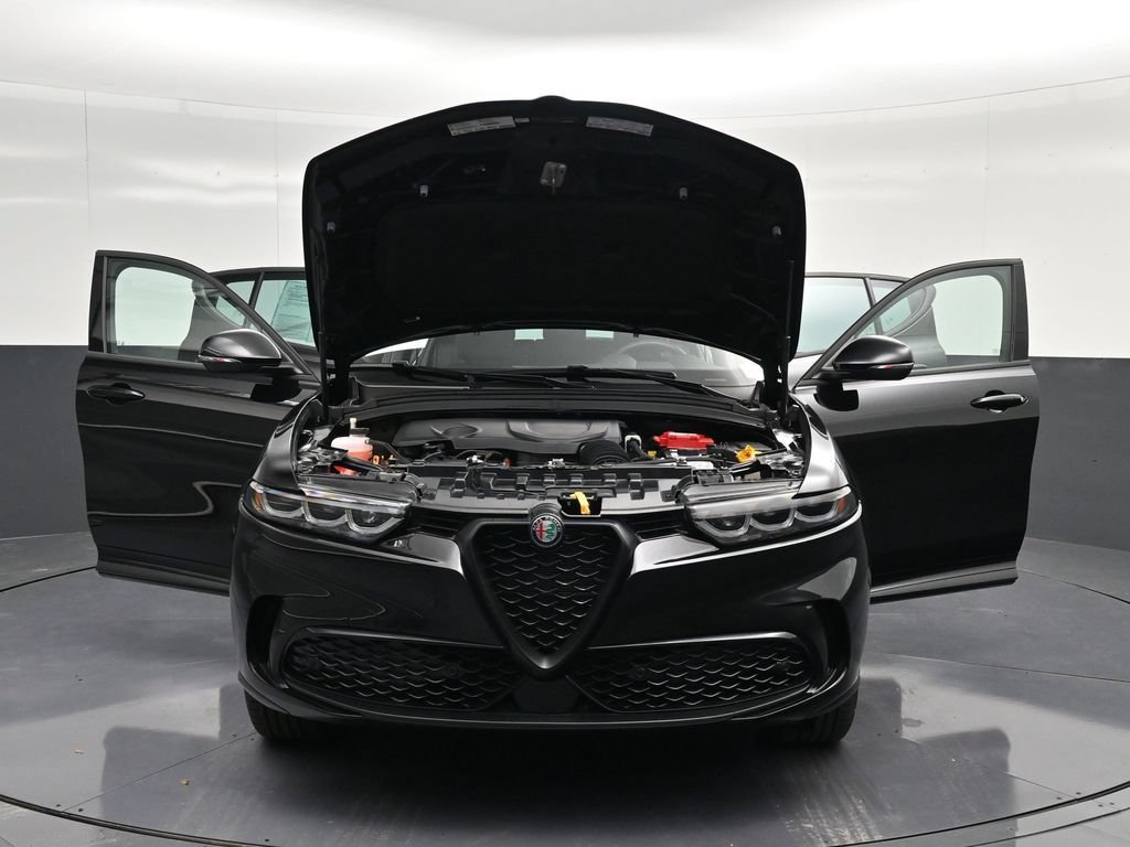 Used 2025 Alfa Romeo Tonale AWD/4WD image 40