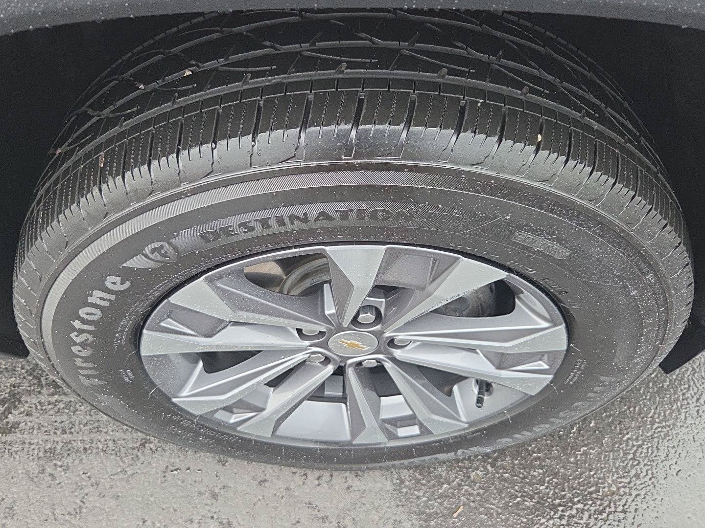 Used 2025 Chevrolet Equinox LT w/ Safety and Technology Package FWD image 3
