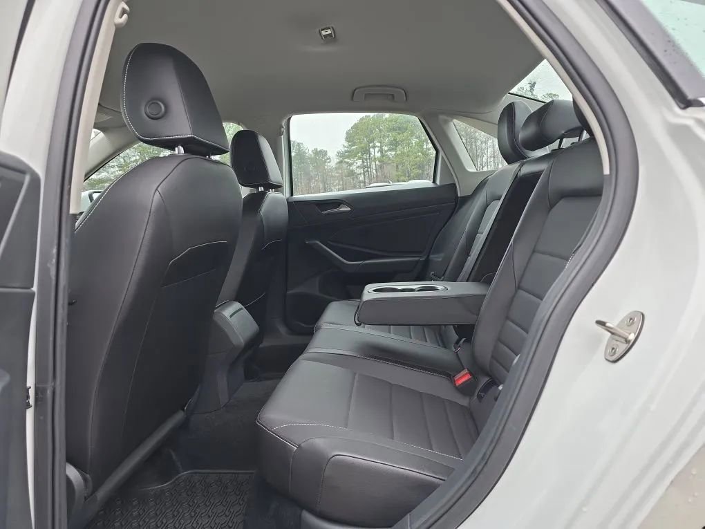 Used 2023 Volkswagen Jetta SE FWD image 37