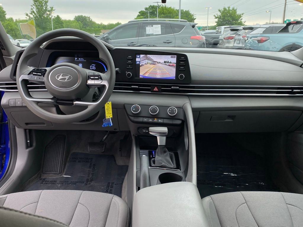 Used 2024 Hyundai Elantra SE FWD image 27